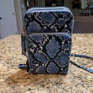 Snake skin blue and whiteConvertible Crossbody Hip Pouch - Skeeter Mini 2